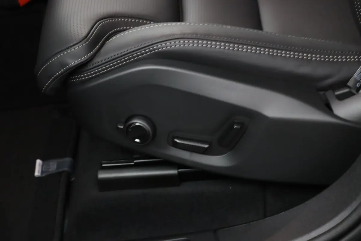T8 AWD Ultra Black Edition Exec | Achterbank verwarmd | Achteruitrijcamera | Alarmsysteem