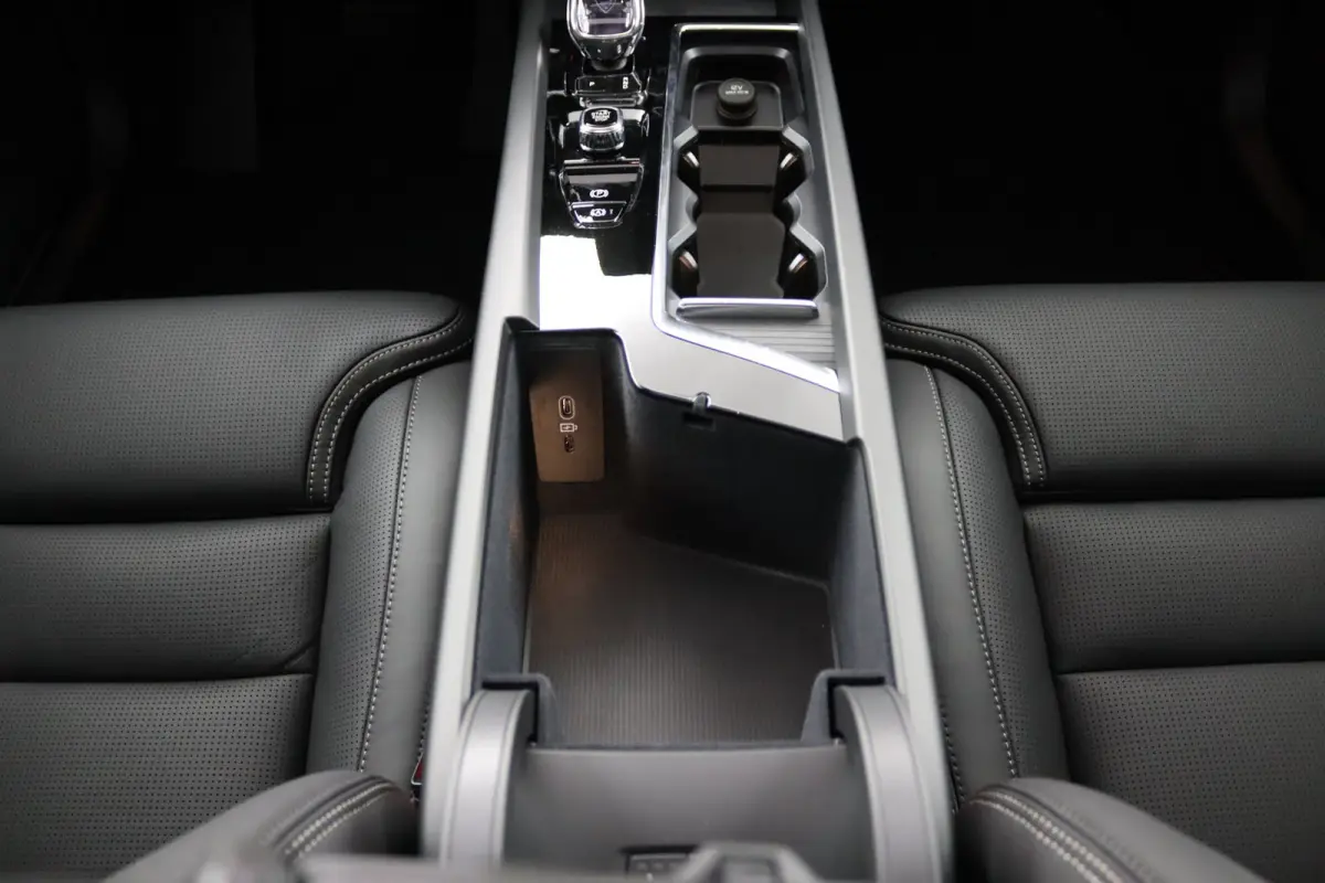 T8 AWD Ultra Black Edition Exec | Achterbank verwarmd | Achteruitrijcamera | Alarmsysteem
