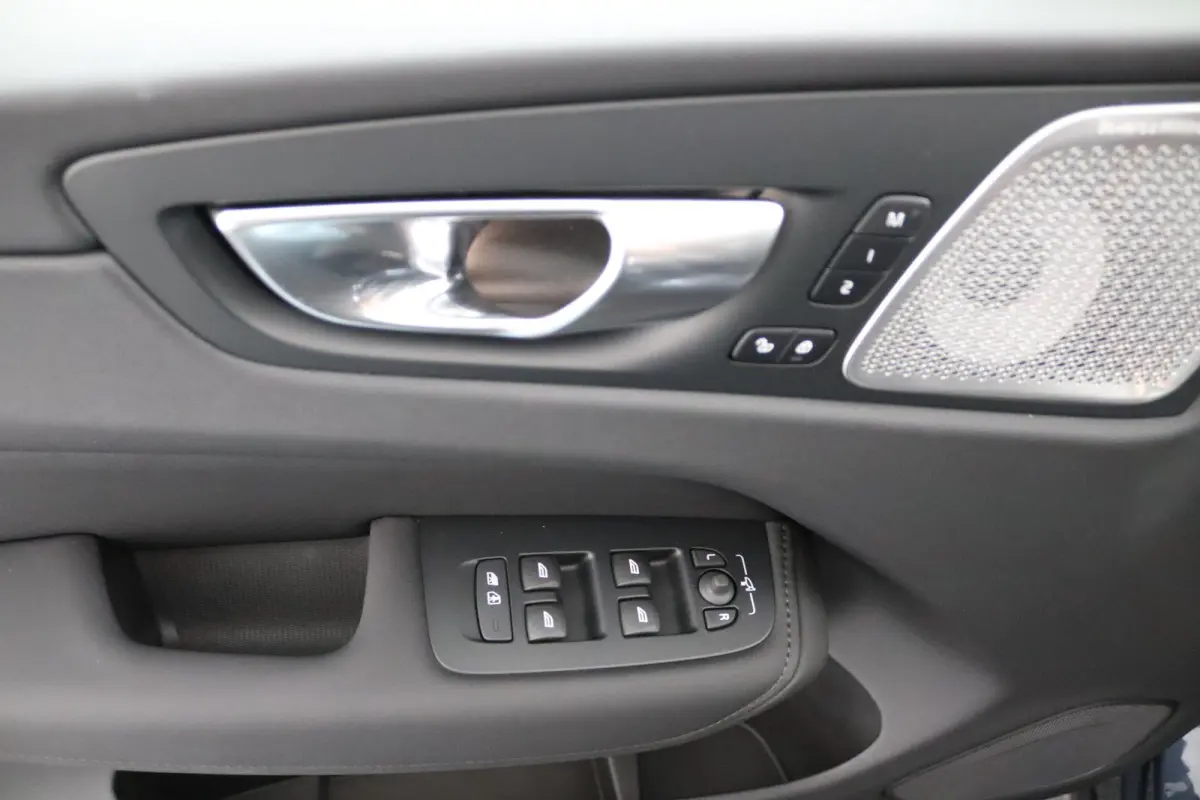 T8 AWD Ultra Black Edition Exec | Achterbank verwarmd | Achteruitrijcamera | Alarmsysteem