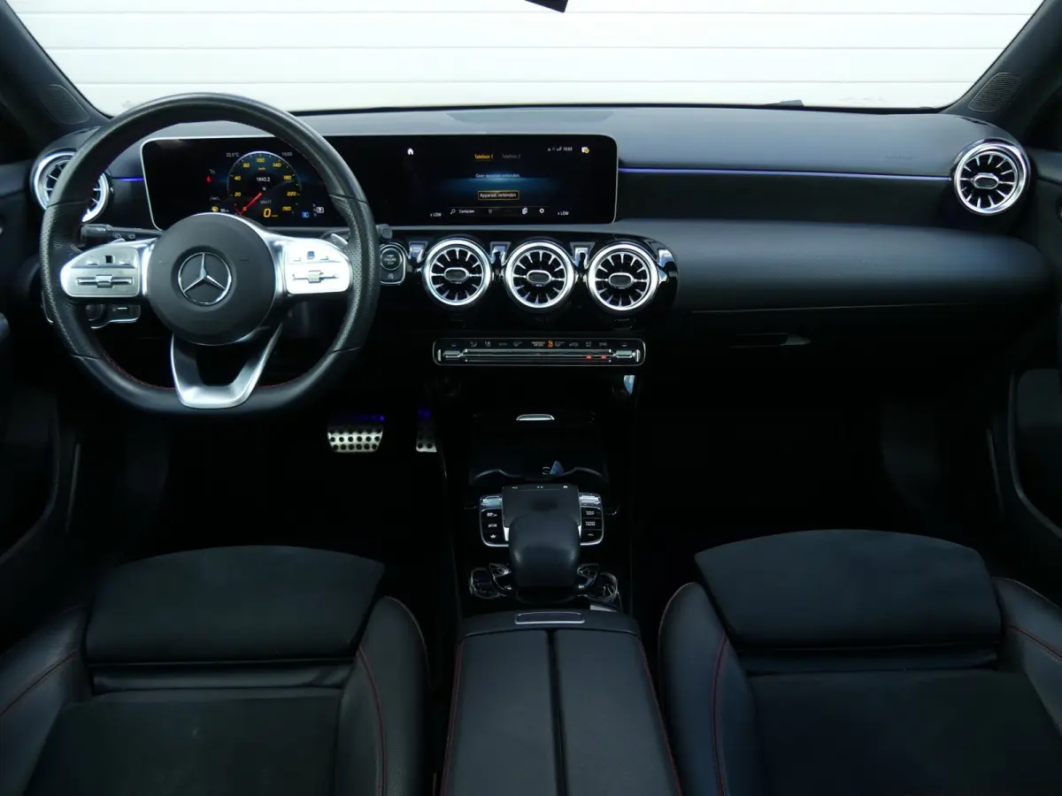 180 Business Solution 7G-Tronic AMG / PANO / AMBILIGHT