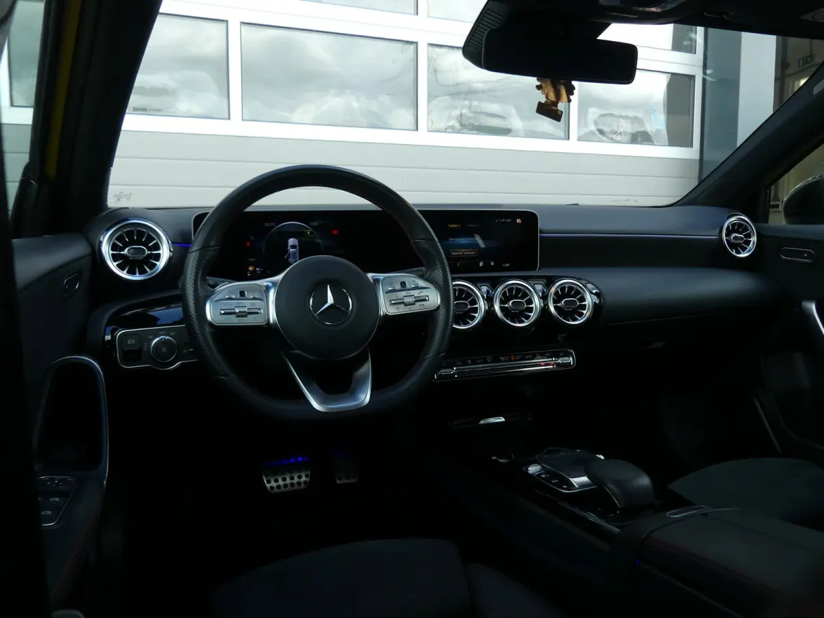 180 Business Solution 7G-Tronic AMG / PANO / AMBILIGHT