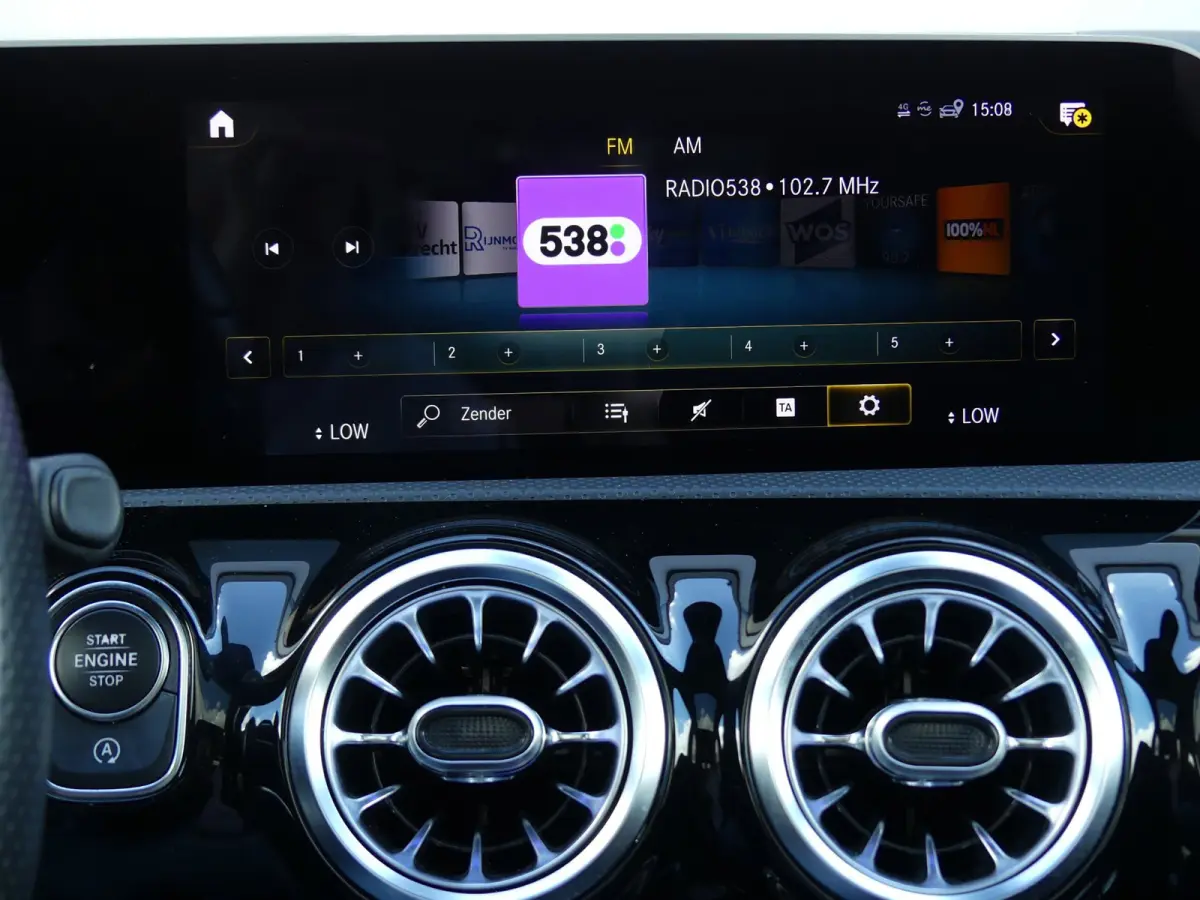180 Business Solution 7G-Tronic AMG / PANO / AMBILIGHT