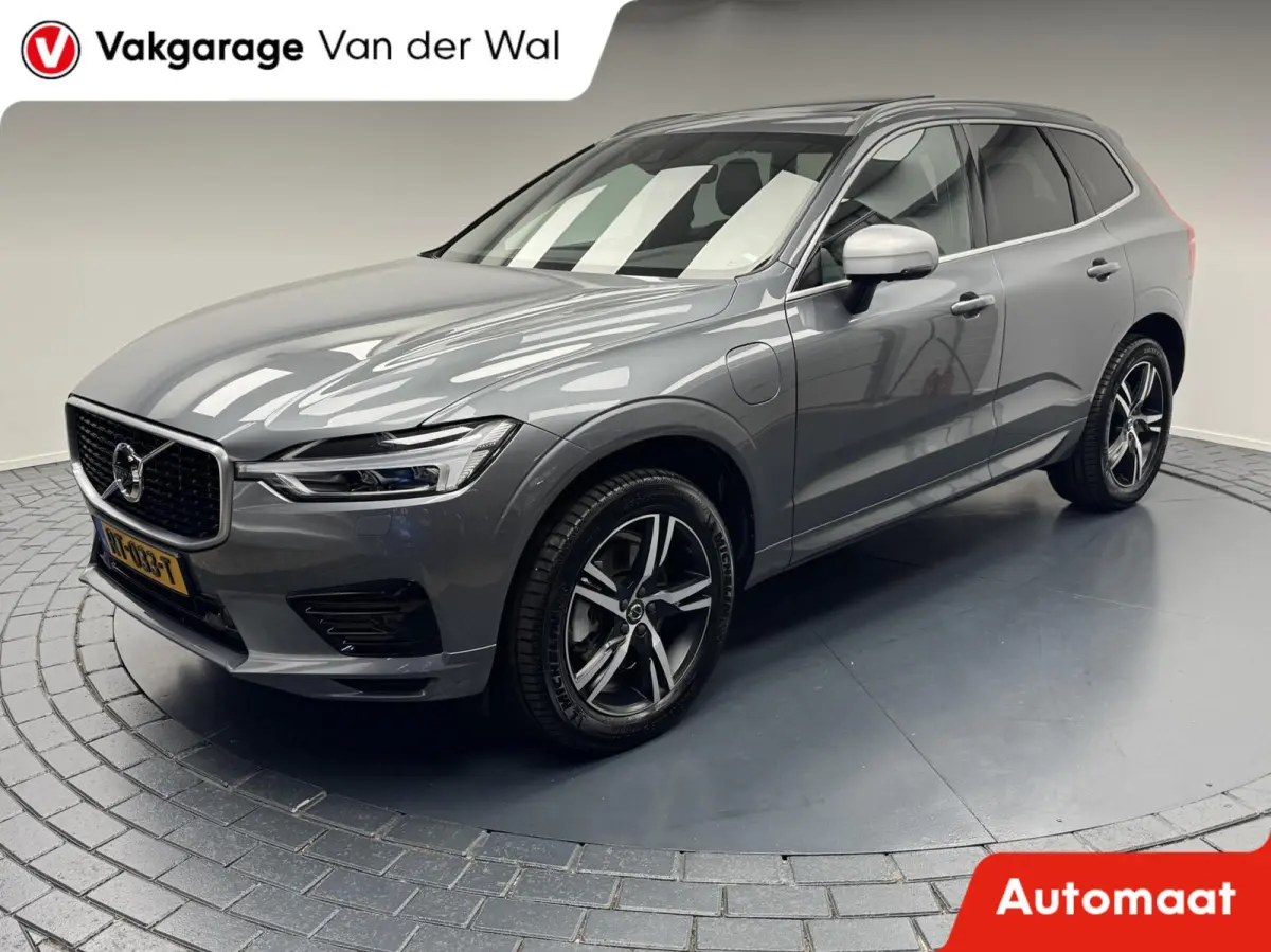 2.0 T8 Twin Engine AWD R-Design Automaat-Trekhaak-Navigatie-Cr.contr-Clima-Camera-Panoramadak-Parkeersensoren-Lm19''velgen-Virtual-Leder-LED