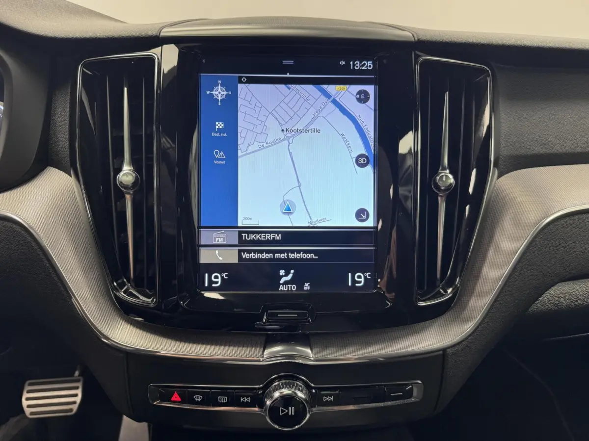 2.0 T8 Twin Engine AWD R-Design Automaat-Trekhaak-Navigatie-Cr.contr-Clima-Camera-Panoramadak-Parkeersensoren-Lm19''velgen-Virtual-Leder-LED
