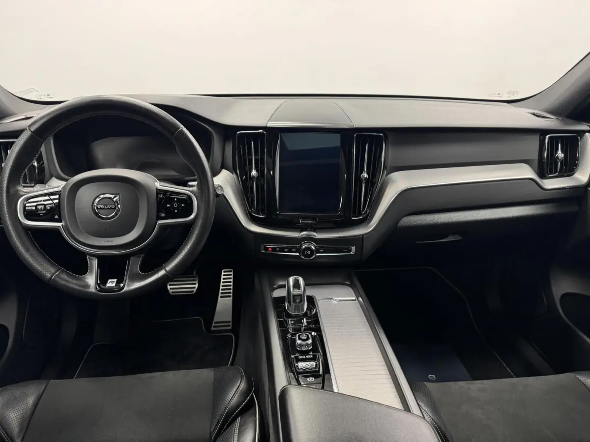 2.0 T8 Twin Engine AWD R-Design Automaat-Trekhaak-Navigatie-Cr.contr-Clima-Camera-Panoramadak-Parkeersensoren-Lm19''velgen-Virtual-Leder-LED
