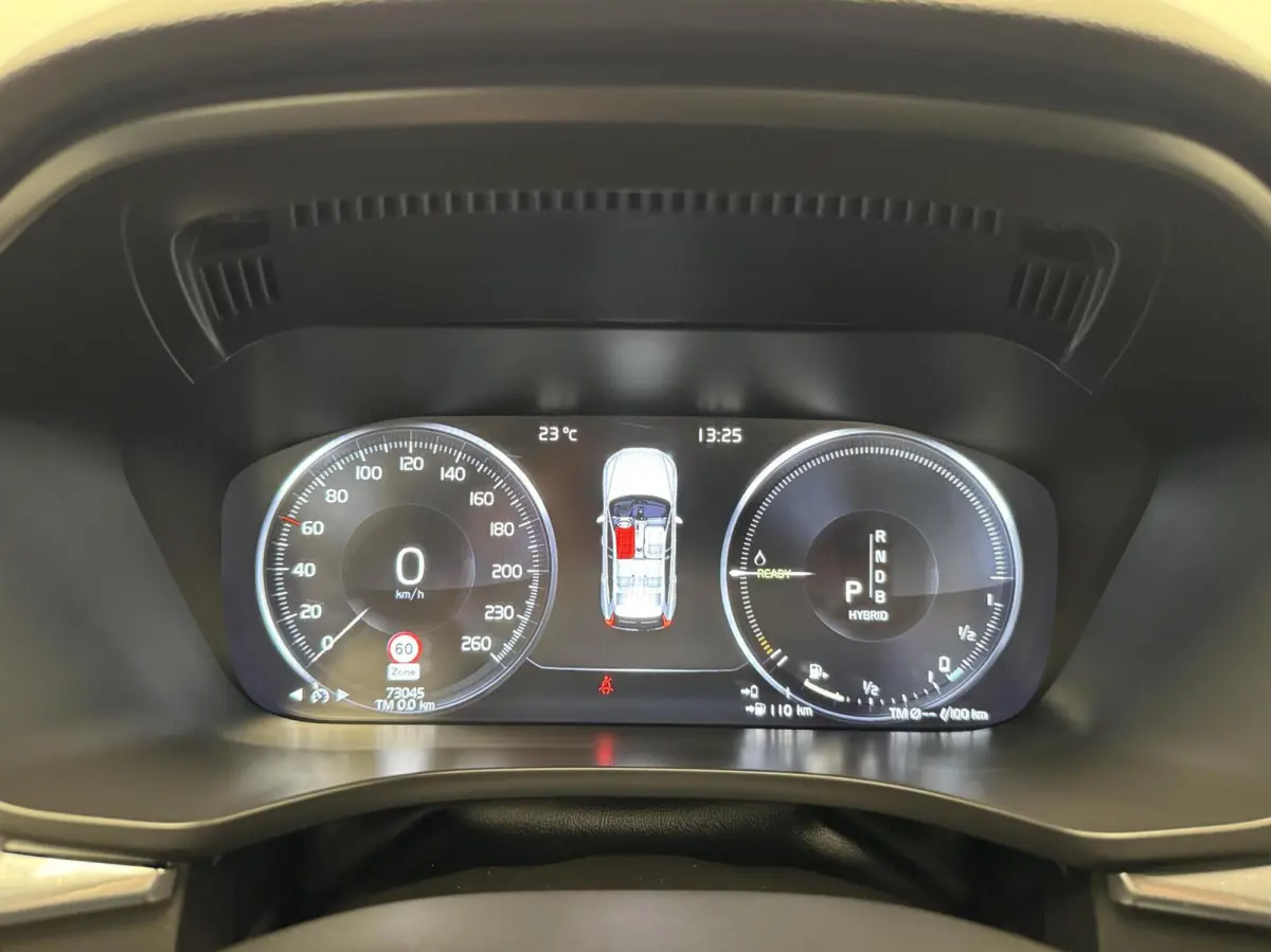 2.0 T8 Twin Engine AWD R-Design Automaat-Trekhaak-Navigatie-Cr.contr-Clima-Camera-Panoramadak-Parkeersensoren-Lm19''velgen-Virtual-Leder-LED
