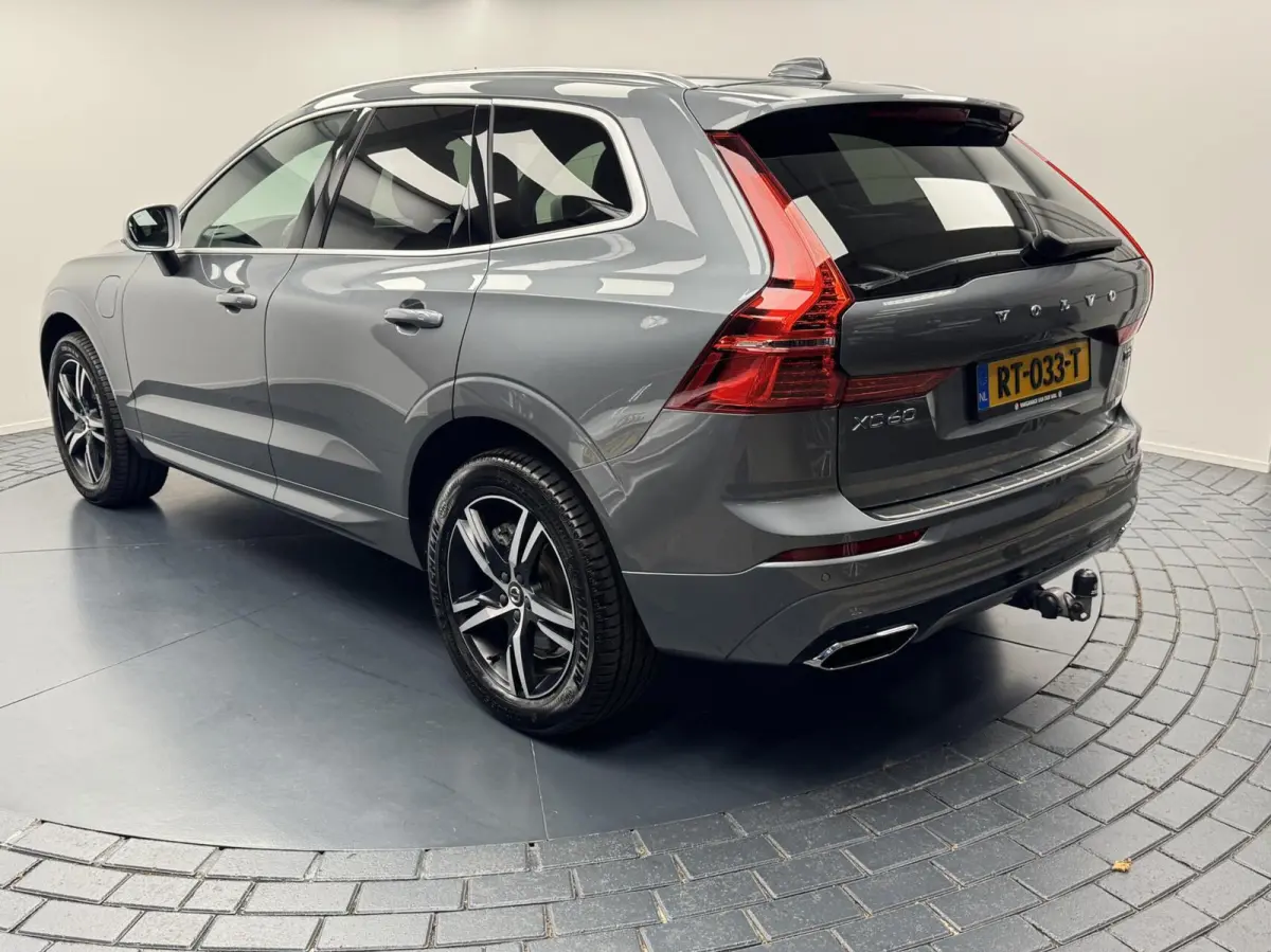2.0 T8 Twin Engine AWD R-Design Automaat-Trekhaak-Navigatie-Cr.contr-Clima-Camera-Panoramadak-Parkeersensoren-Lm19''velgen-Virtual-Leder-LED