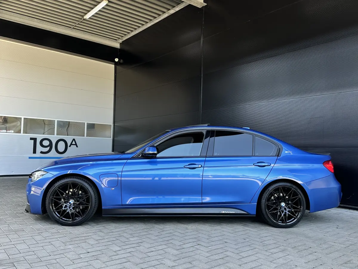 330e M-Sport PERFORMANCE | Panodak | HUD | HiFi | Camera | LED |
