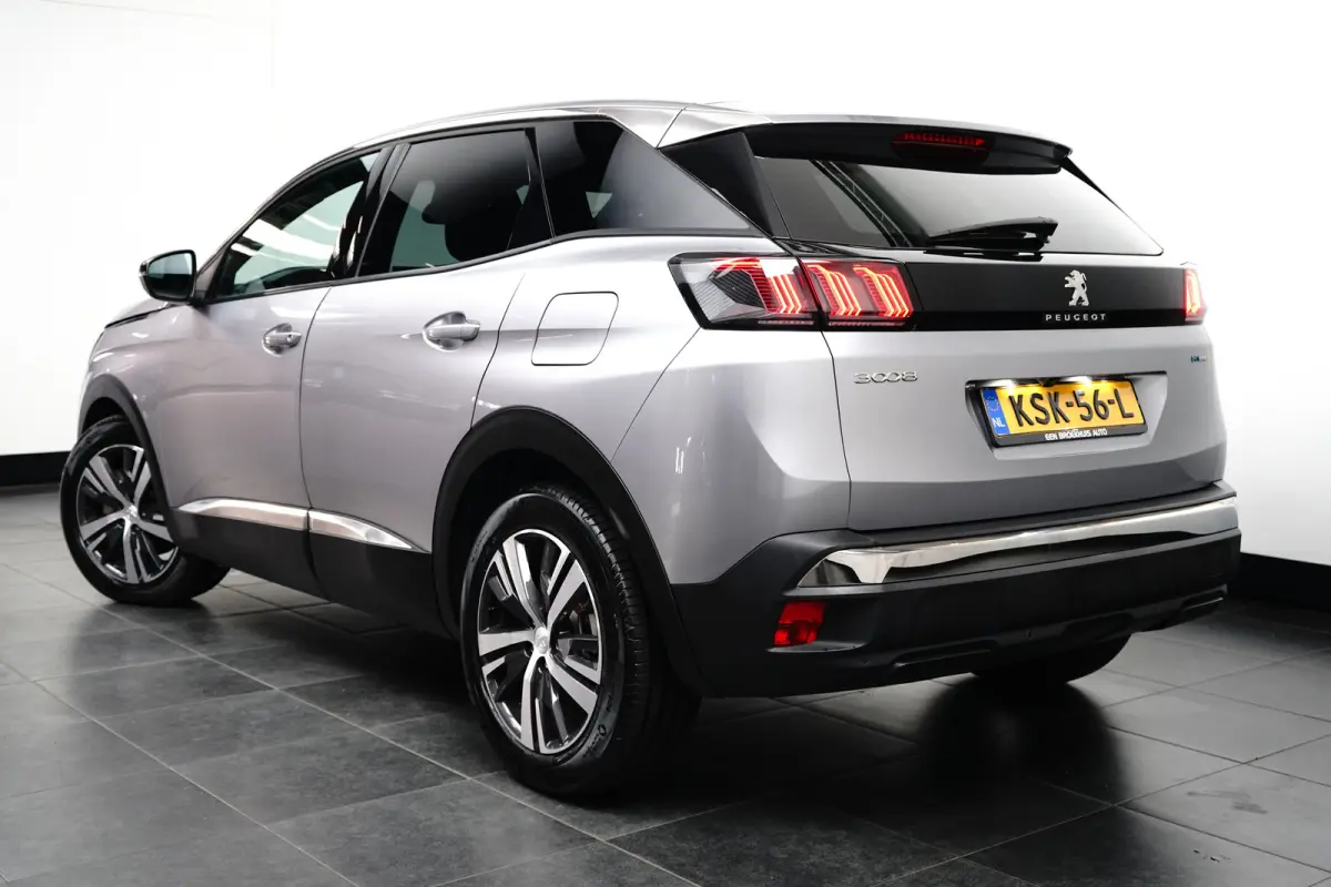 1.6 HYbrid 225 Active Pack Business Airco | AppleCarPlay/ Android Auto | Camera | Cruise Control | DAB | LMV 18" | Navi | PDC Achter |