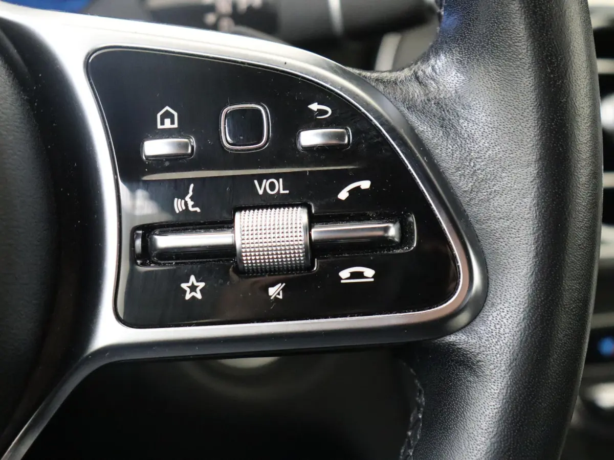 180 Advantage Pack / Facelift / Digitale cockpit / Automaat /Carplay /Dodehoek /Achteruitrijcamera