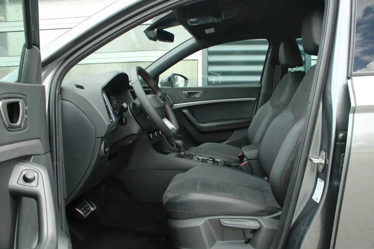 1.5 TSI 150pk DSG FR Business Intense | Trekhaak Wegklapbaar | 18" Velgen