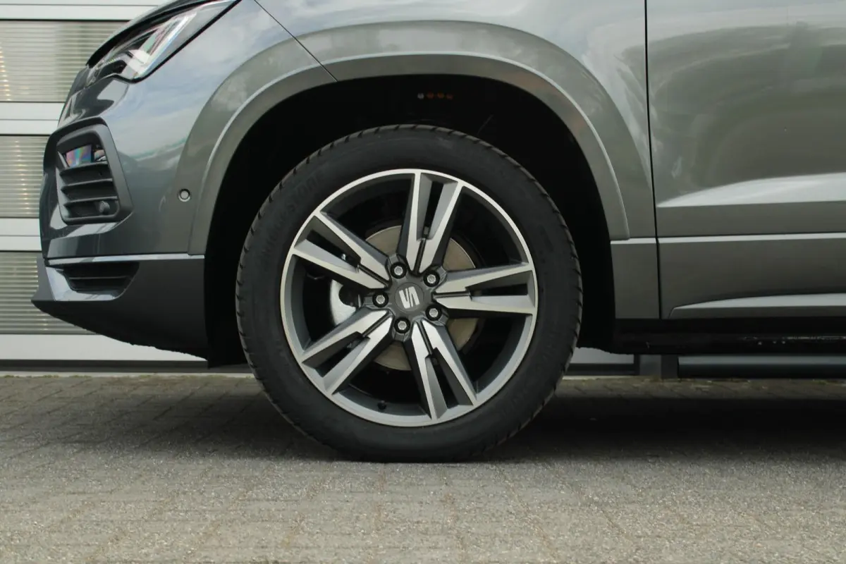 1.5 TSI 150pk DSG FR Business Intense | Trekhaak Wegklapbaar | 18" Velgen