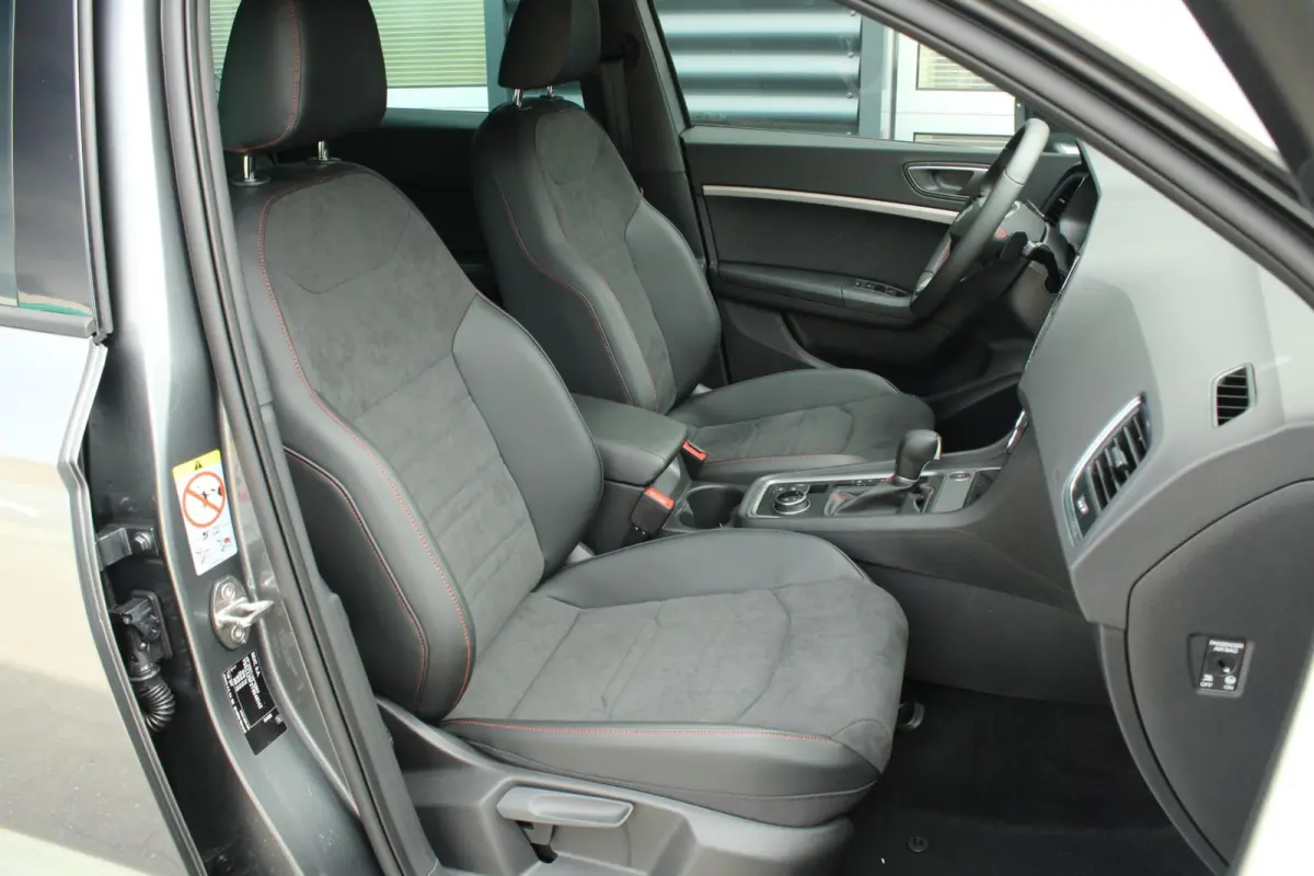 1.5 TSI 150pk DSG FR Business Intense | Trekhaak Wegklapbaar | 18" Velgen