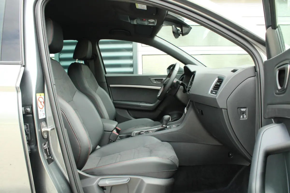1.5 TSI 150pk DSG FR Business Intense | Trekhaak Wegklapbaar | 18" Velgen