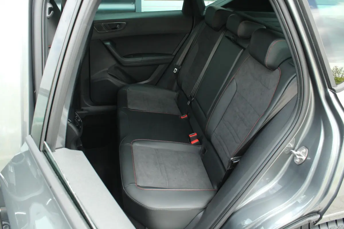 1.5 TSI 150pk DSG FR Business Intense | Trekhaak Wegklapbaar | 18" Velgen