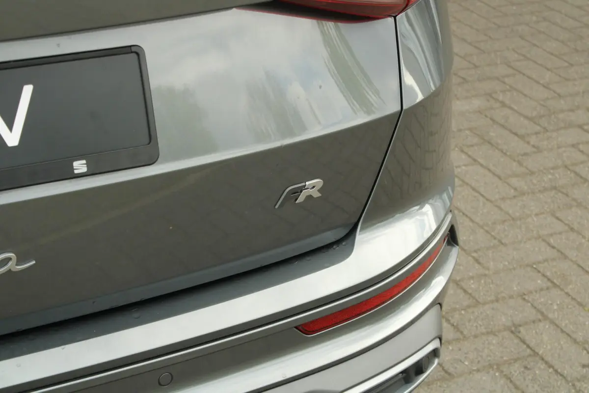 1.5 TSI 150pk DSG FR Business Intense | Trekhaak Wegklapbaar | 18" Velgen