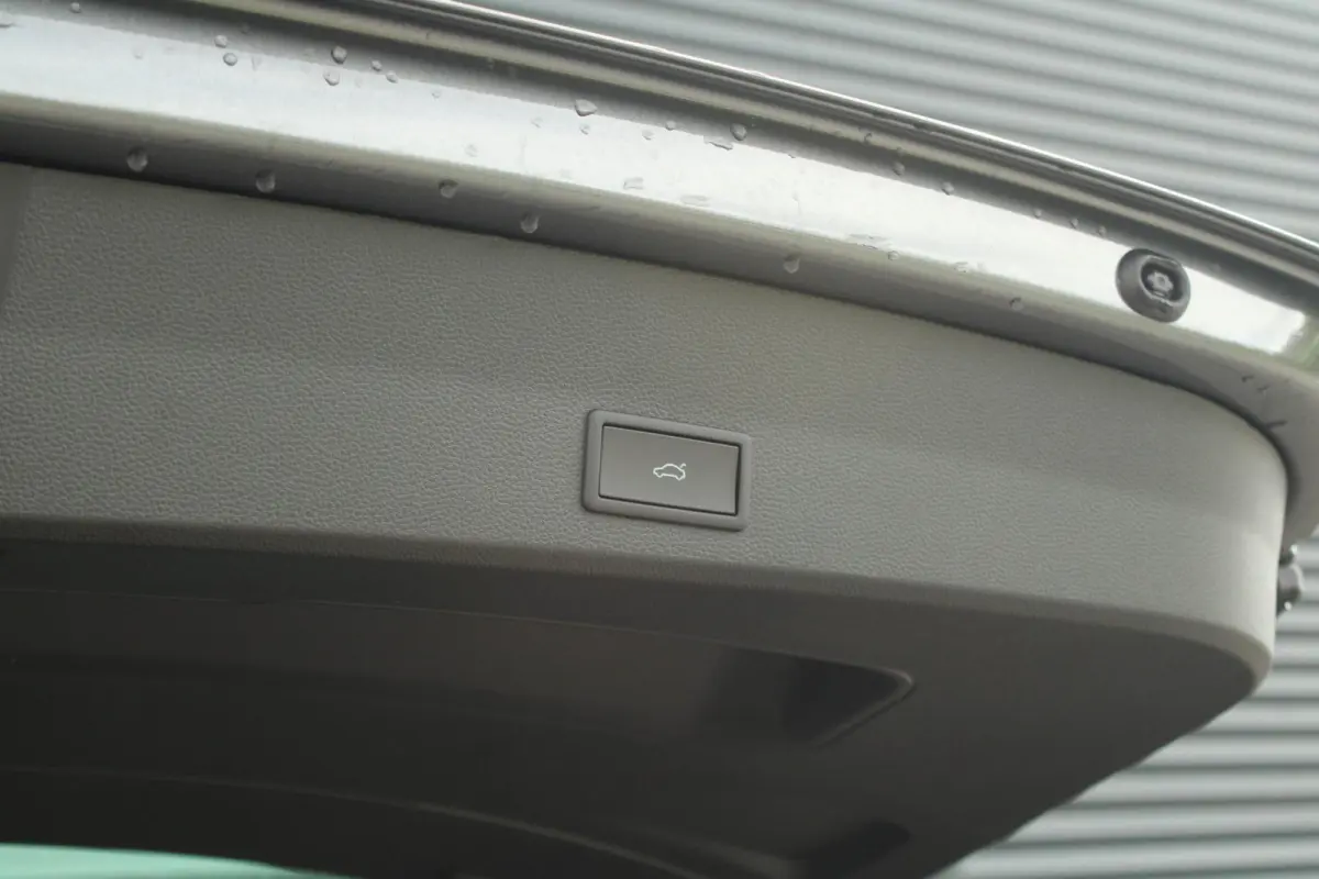 1.5 TSI 150pk DSG FR Business Intense | Trekhaak Wegklapbaar | 18" Velgen