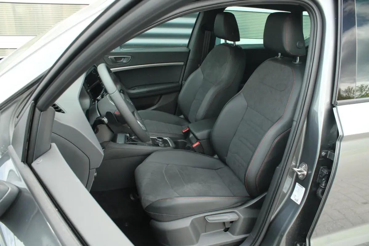 1.5 TSI 150pk DSG FR Business Intense | Trekhaak Wegklapbaar | 18" Velgen