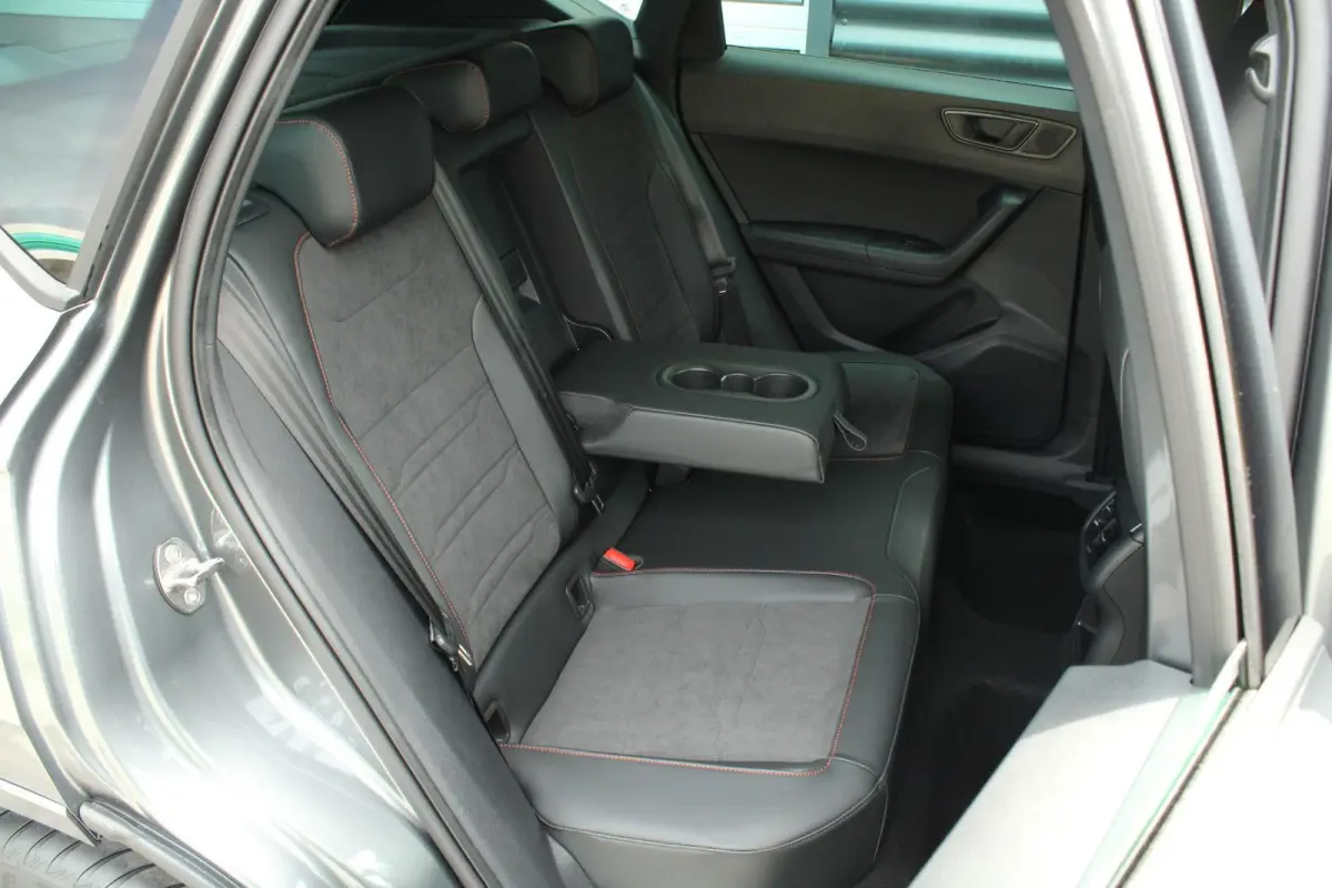 1.5 TSI 150pk DSG FR Business Intense | Trekhaak Wegklapbaar | 18" Velgen