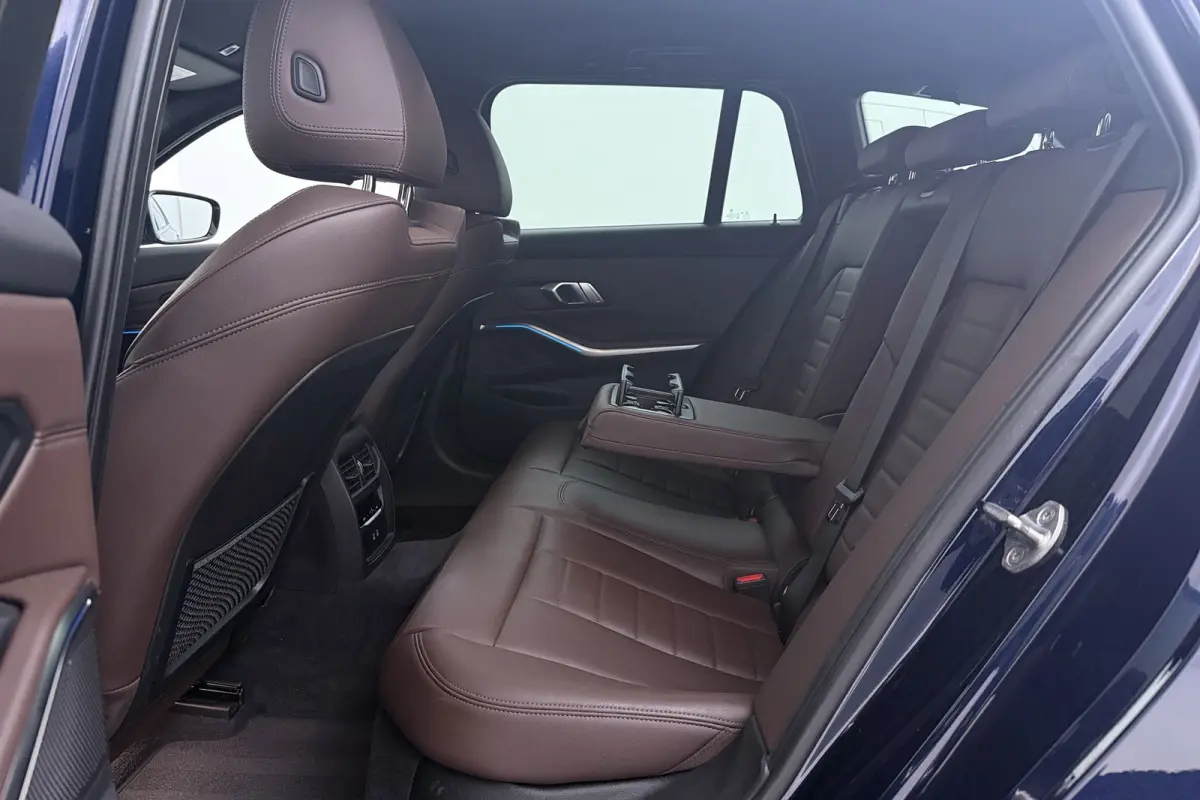 320e Business Edition Plus M-Sport | Trekhaak | Adap. Cruise | Org NL | Sportstoelen | Leer | 3-Zone Clima |