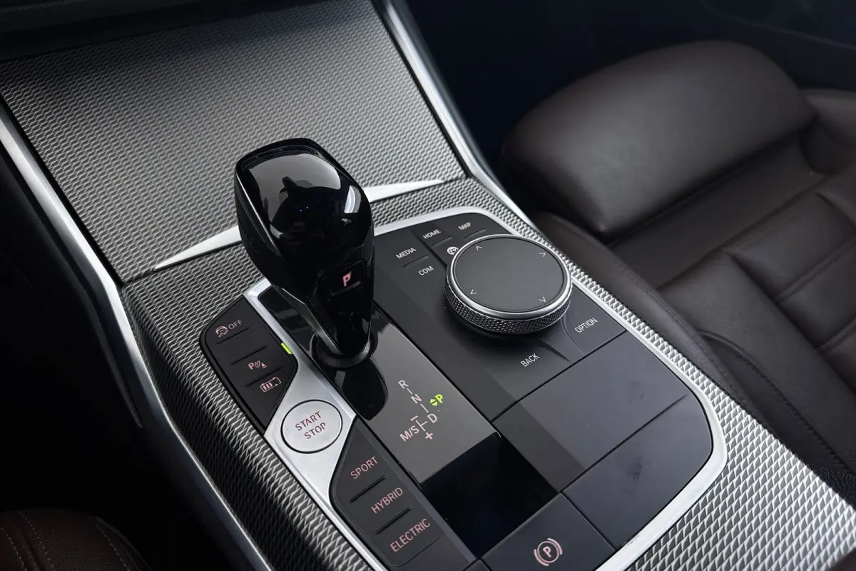 320e Business Edition Plus M-Sport | Trekhaak | Adap. Cruise | Org NL | Sportstoelen | Leer | 3-Zone Clima |