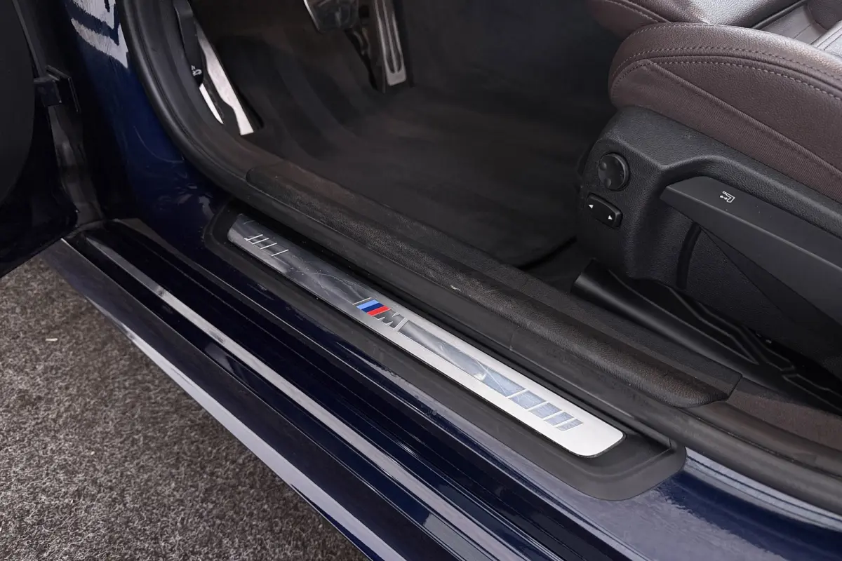 320e Business Edition Plus M-Sport | Trekhaak | Adap. Cruise | Org NL | Sportstoelen | Leer | 3-Zone Clima |