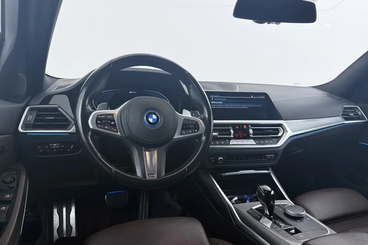 320e Business Edition Plus M-Sport | Trekhaak | Adap. Cruise | Org NL | Sportstoelen | Leer | 3-Zone Clima |