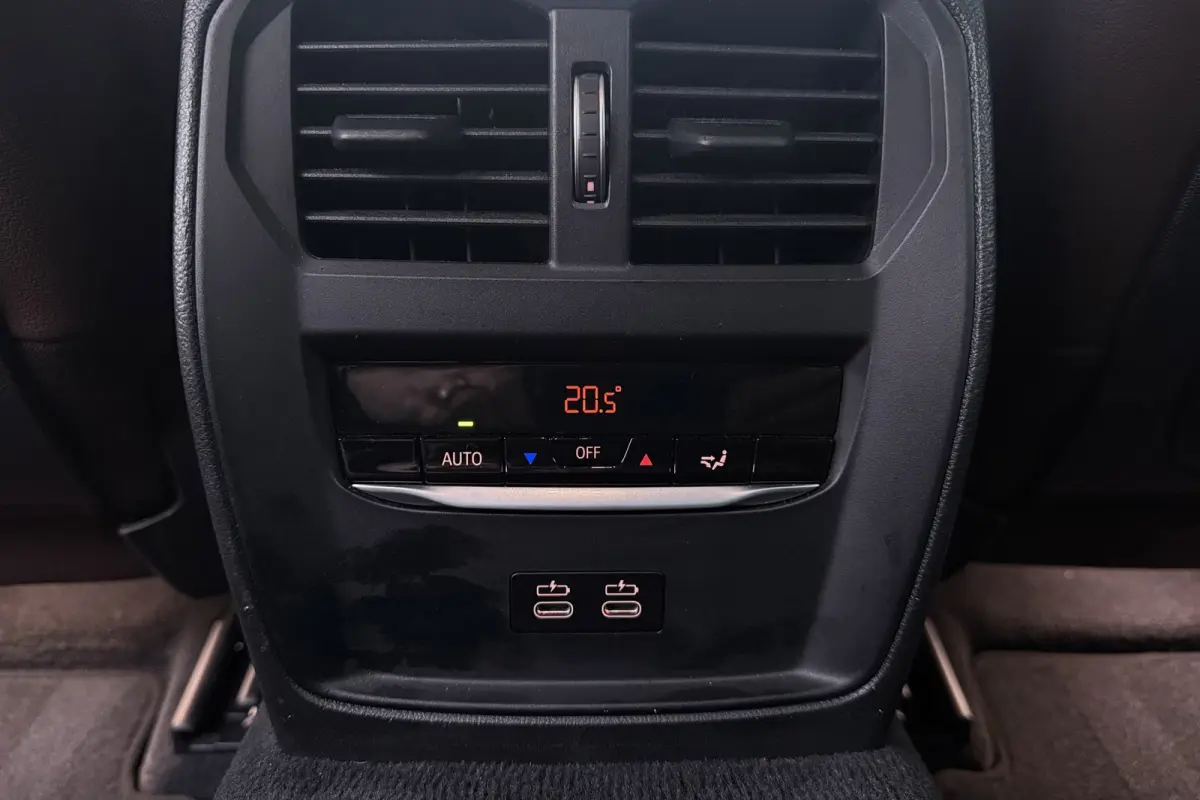 320e Business Edition Plus M-Sport | Trekhaak | Adap. Cruise | Org NL | Sportstoelen | Leer | 3-Zone Clima |