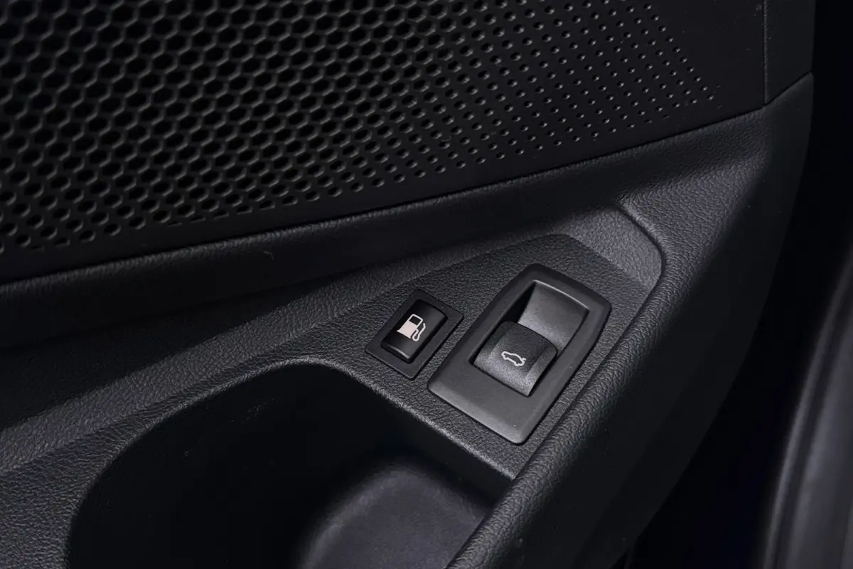 320e Business Edition Plus M-Sport | Trekhaak | Adap. Cruise | Org NL | Sportstoelen | Leer | 3-Zone Clima |