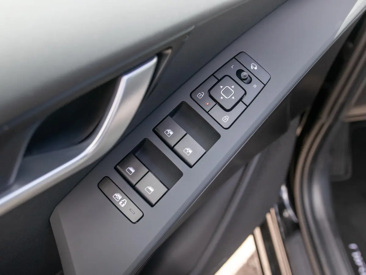 1.6 GDi Hybrid DynamicPlusLine | Actieprijs* | Navi. | Clima. | Adapt. Cruise. | Parkeersensoren | Achteruitrijcamera | Bekleding In Lederlook | Dodehoekassistentie | Schuif-/Kanteldak | Sto