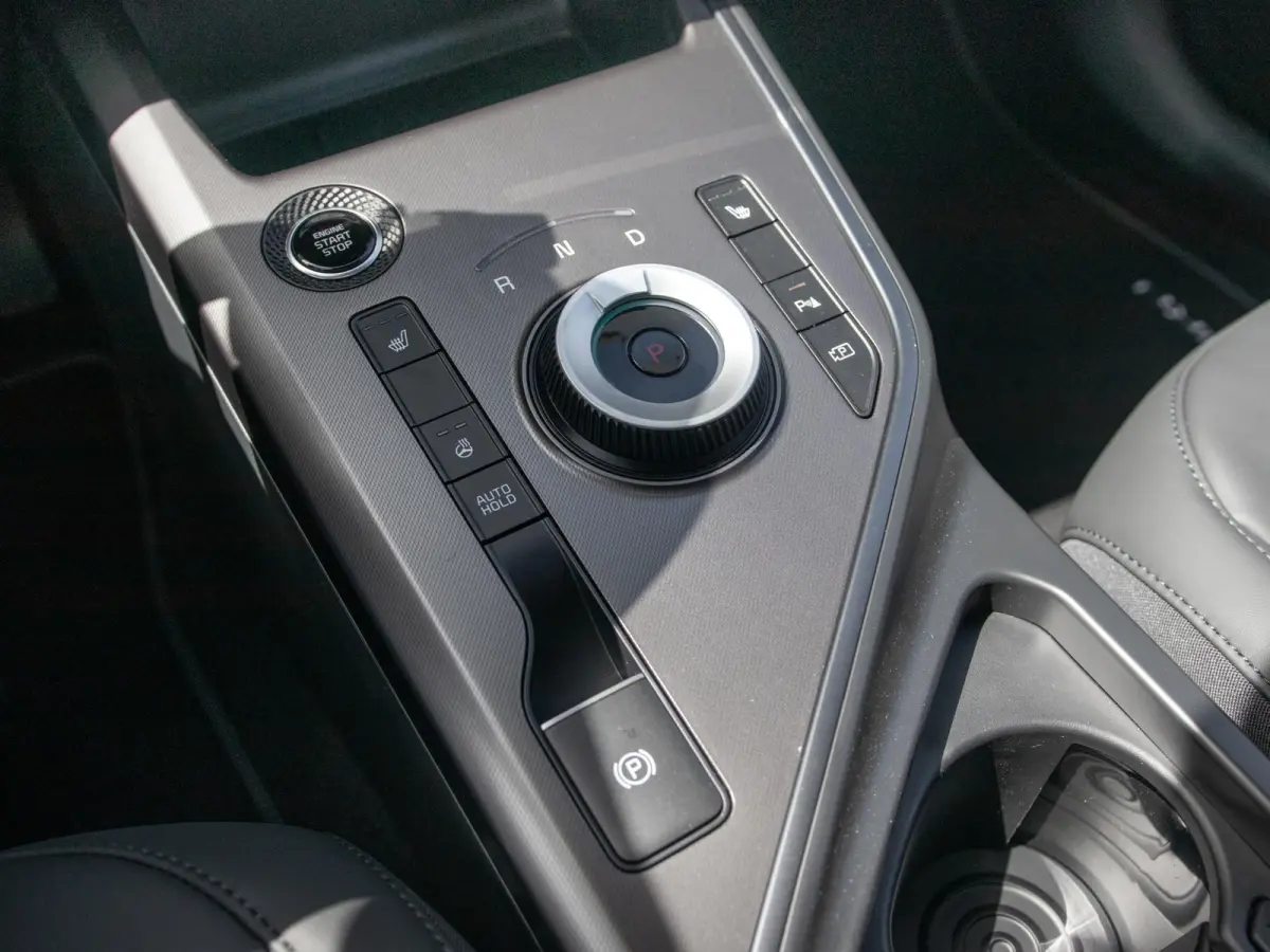 1.6 GDi Hybrid DynamicPlusLine | Actieprijs* | Navi. | Clima. | Adapt. Cruise. | Parkeersensoren | Achteruitrijcamera | Bekleding In Lederlook | Dodehoekassistentie | Schuif-/Kanteldak | Sto