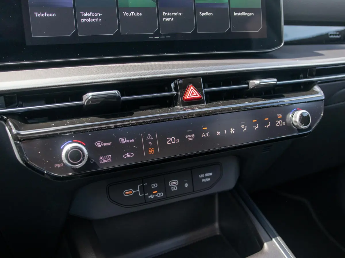 1.6 GDi Hybrid DynamicPlusLine | Actieprijs* | Navi. | Clima. | Adapt. Cruise. | Parkeersensoren | Achteruitrijcamera | Bekleding In Lederlook | Dodehoekassistentie | Schuif-/Kanteldak | Sto