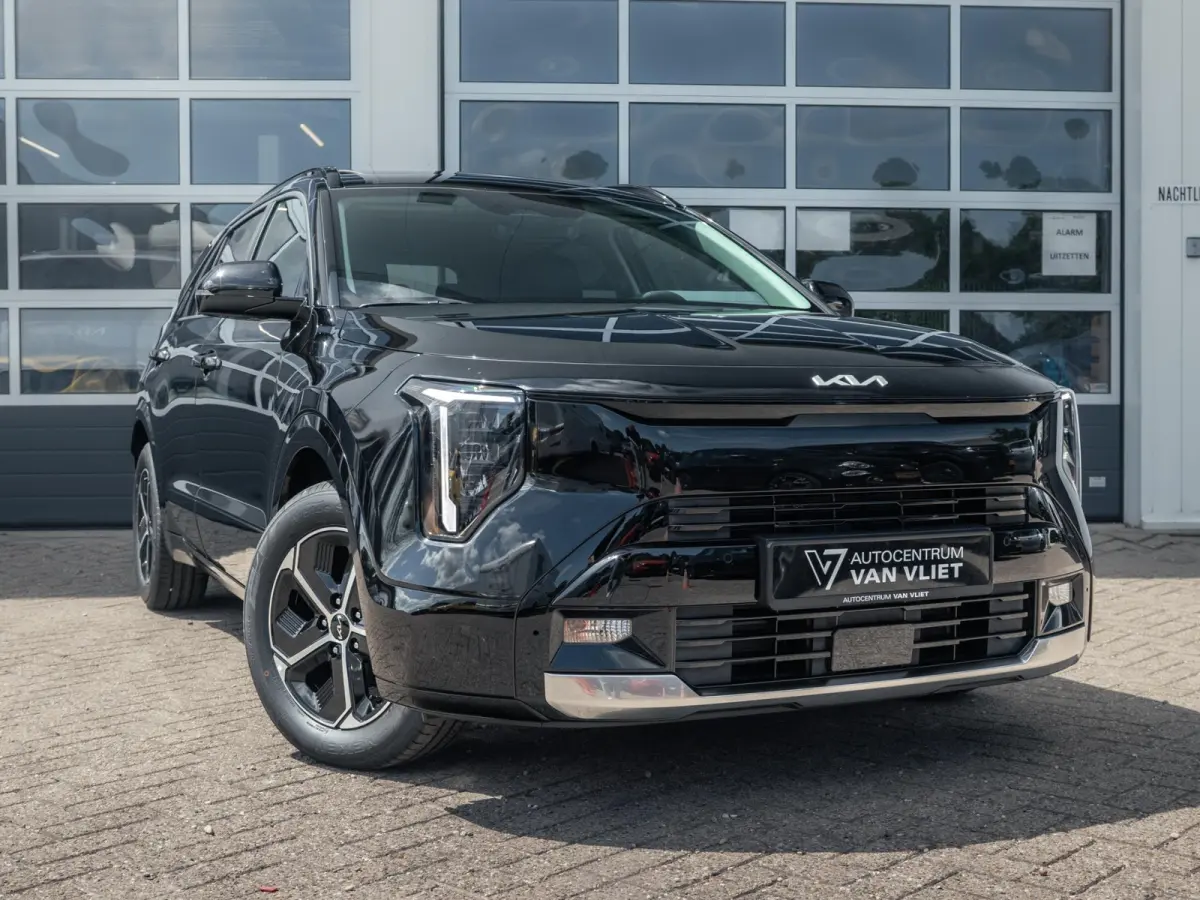 1.6 GDi Hybrid DynamicPlusLine | Actieprijs* | Navi. | Clima. | Adapt. Cruise. | Parkeersensoren | Achteruitrijcamera | Bekleding In Lederlook | Dodehoekassistentie | Schuif-/Kanteldak | Sto