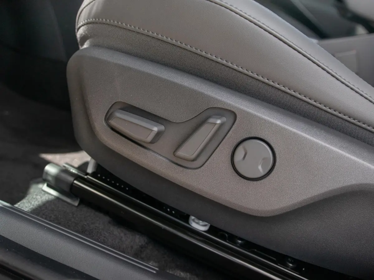 1.6 GDi Hybrid DynamicPlusLine | Actieprijs* | Navi. | Clima. | Adapt. Cruise. | Parkeersensoren | Achteruitrijcamera | Bekleding In Lederlook | Dodehoekassistentie | Schuif-/Kanteldak | Sto