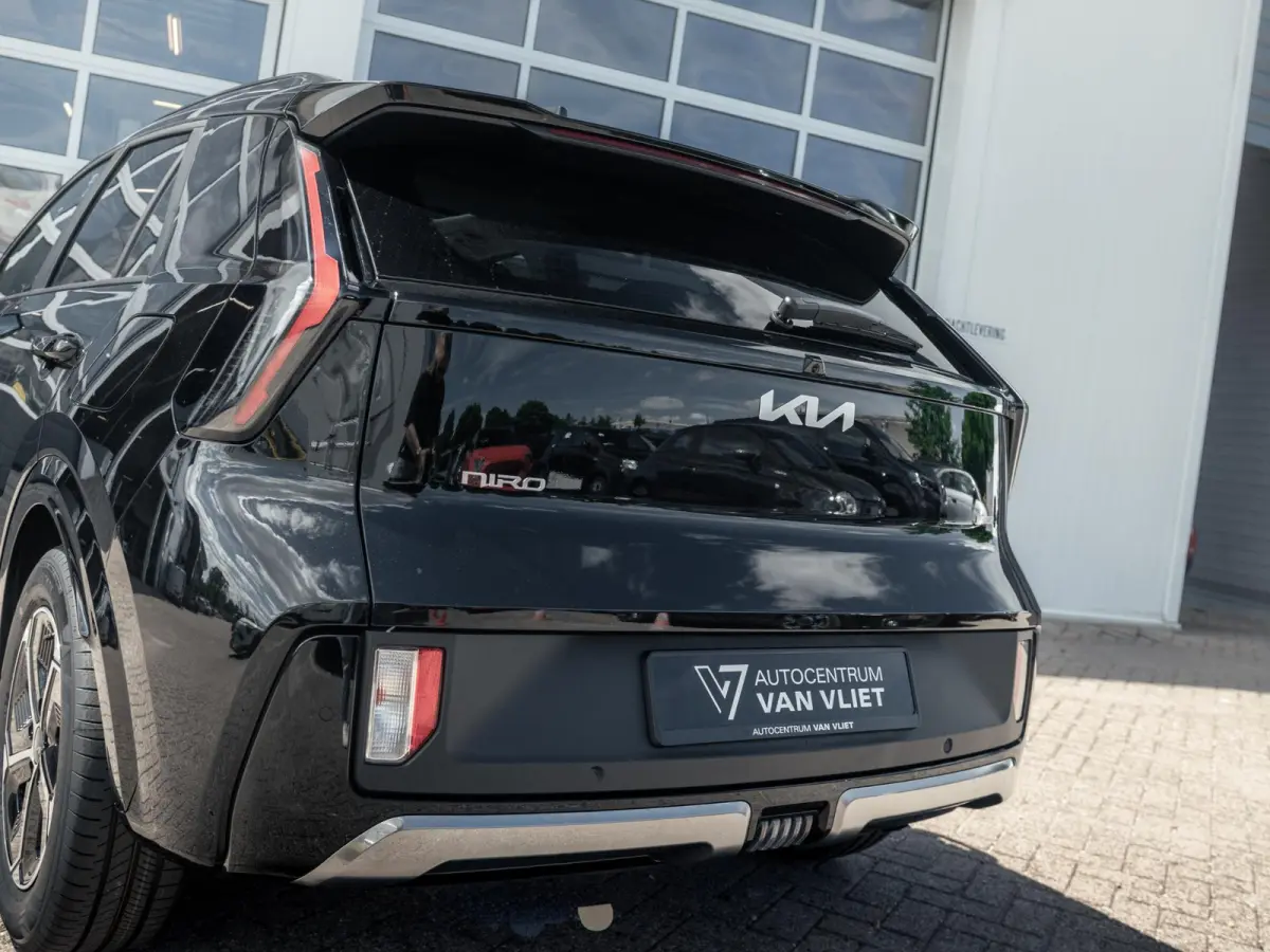 1.6 GDi Hybrid DynamicPlusLine | Actieprijs* | Navi. | Clima. | Adapt. Cruise. | Parkeersensoren | Achteruitrijcamera | Bekleding In Lederlook | Dodehoekassistentie | Schuif-/Kanteldak | Sto