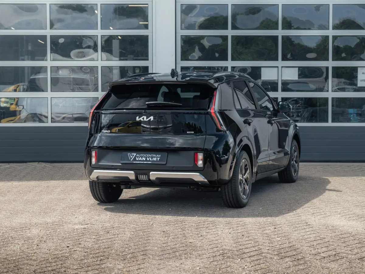 1.6 GDi Hybrid DynamicPlusLine | Actieprijs* | Navi. | Clima. | Adapt. Cruise. | Parkeersensoren | Achteruitrijcamera | Bekleding In Lederlook | Dodehoekassistentie | Schuif-/Kanteldak | Sto