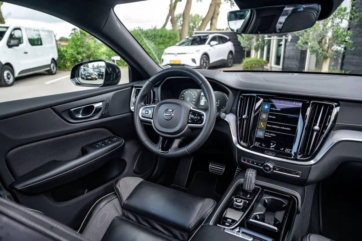 2.0 Recharge T6 AWD R-Design Panoramadak I Camera I Memory I Leder I Adaptive Cruise I Pilot Assist
