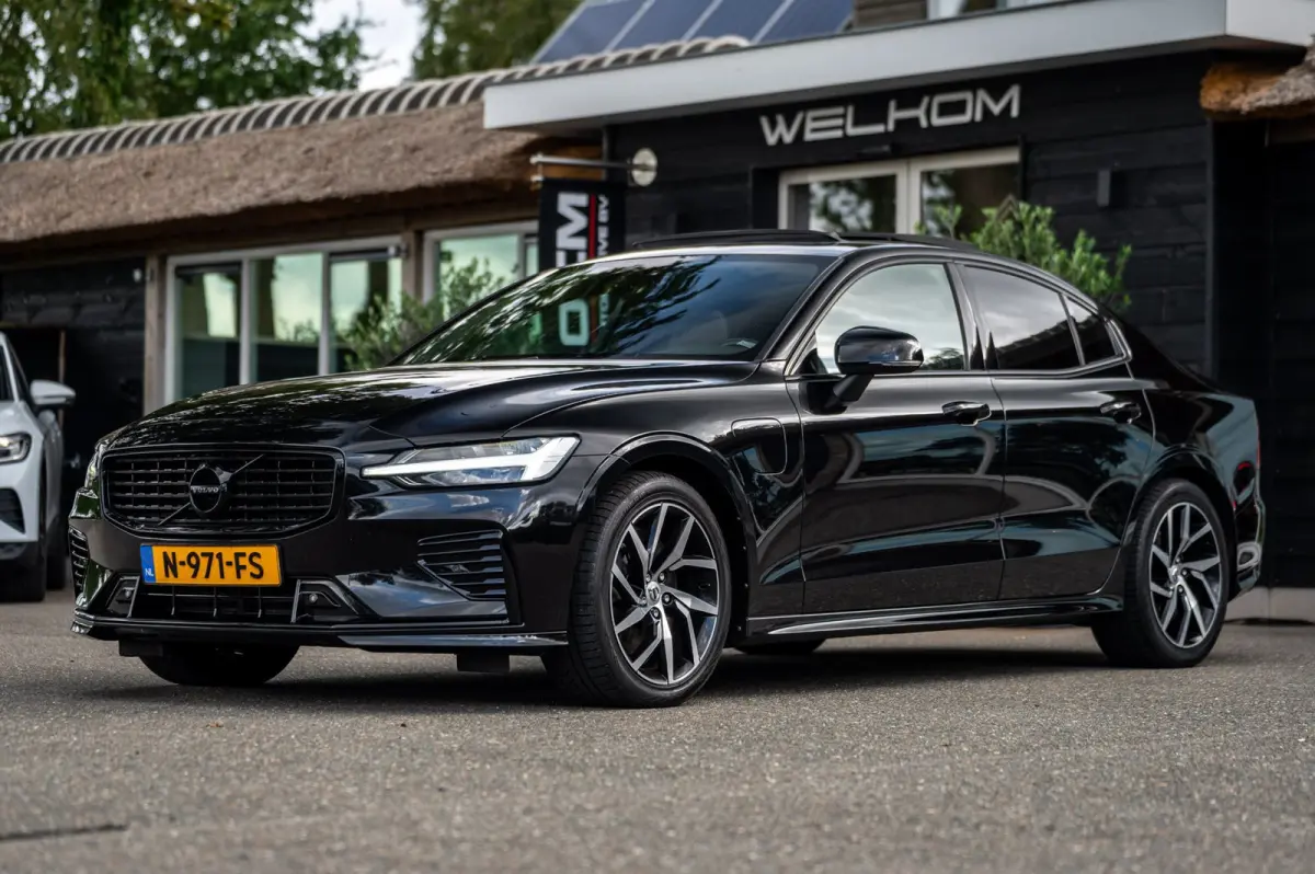 2.0 Recharge T6 AWD R-Design Panoramadak I Camera I Memory I Leder I Adaptive Cruise I Pilot Assist