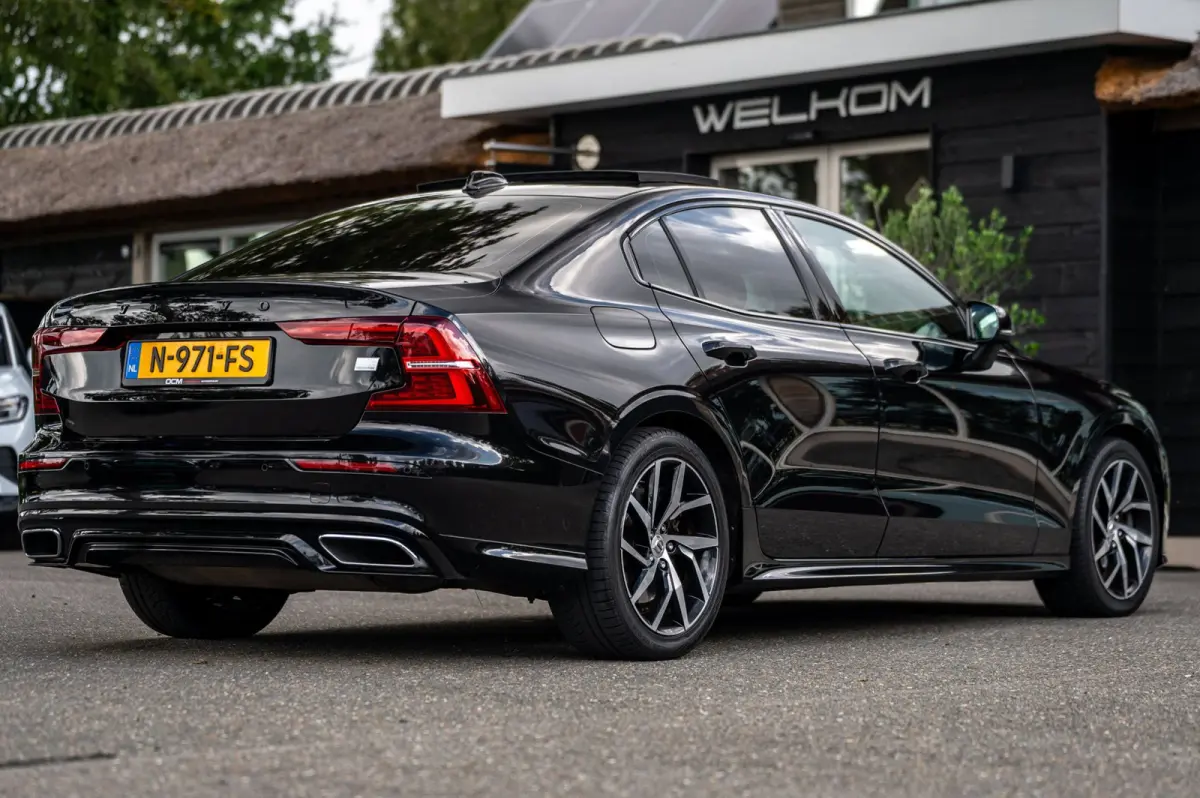 2.0 Recharge T6 AWD R-Design Panoramadak I Camera I Memory I Leder I Adaptive Cruise I Pilot Assist