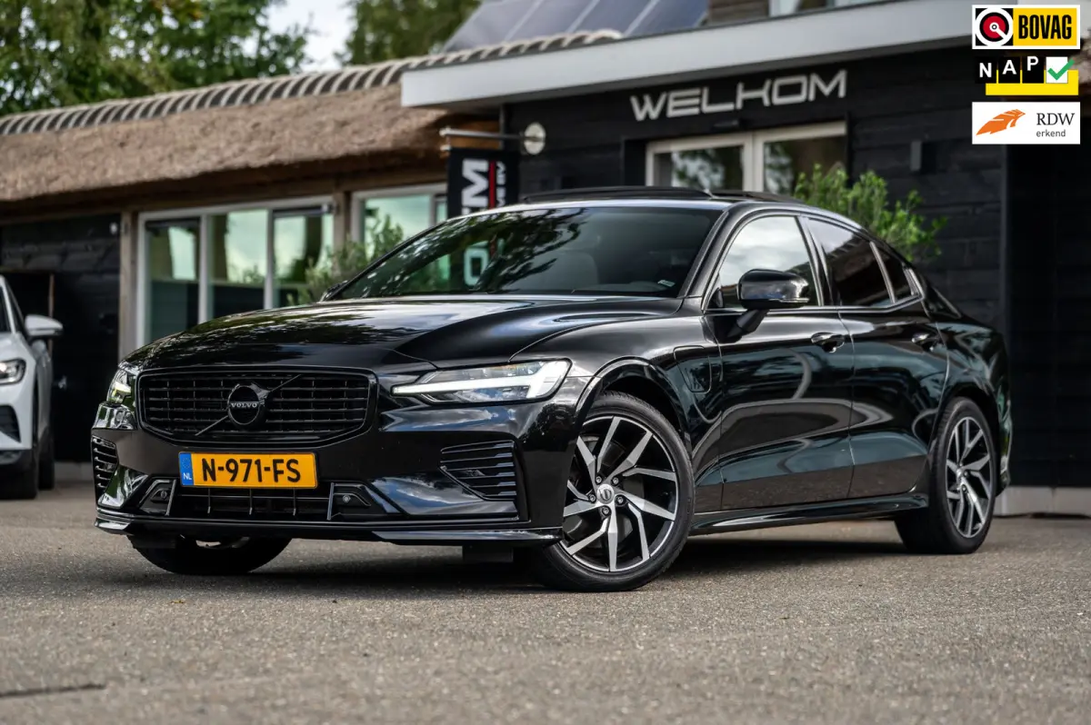 2.0 Recharge T6 AWD R-Design Panoramadak I Camera I Memory I Leder I Adaptive Cruise I Pilot Assist