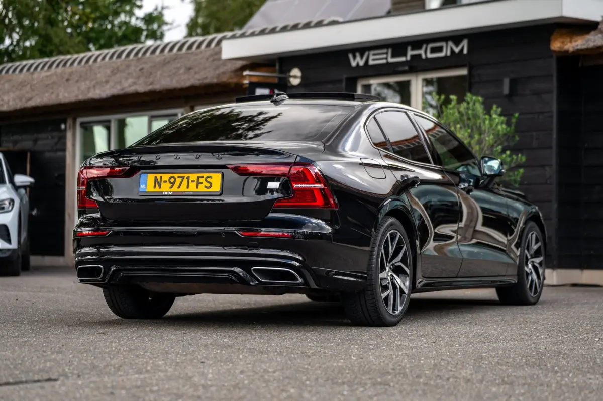 2.0 Recharge T6 AWD R-Design Panoramadak I Camera I Memory I Leder I Adaptive Cruise I Pilot Assist