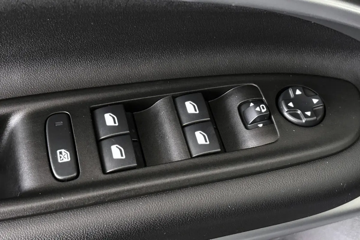 1.2 e-Hybrid Altitude JBL Keyless Elektrische Achterklep