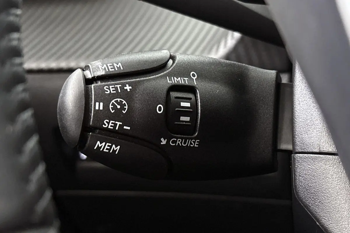 1.2 Hybrid 110 e-DCS6 Allure NL Auto Apple CarPlay Parkeersensoren