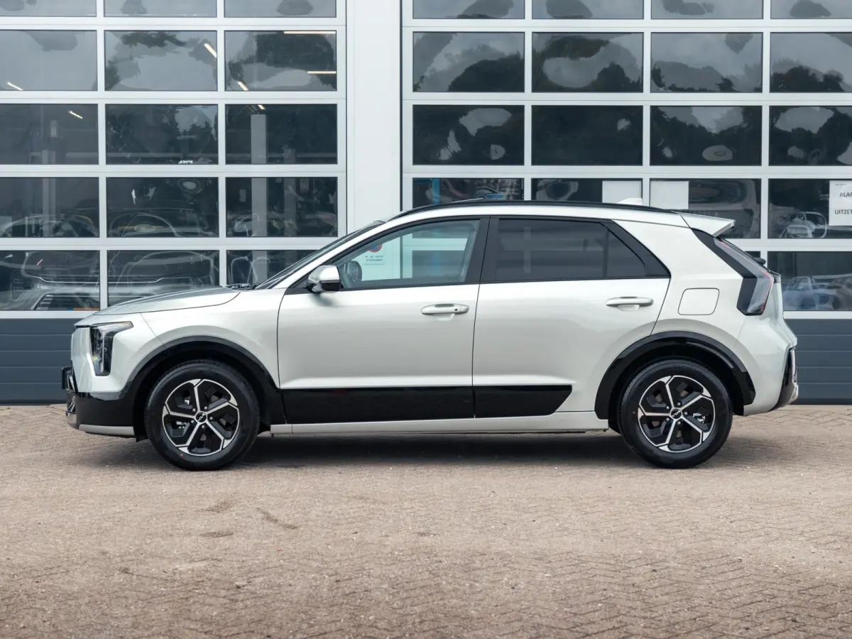 1.6 GDi Hybrid DynamicPlusLine | Actieprijs* | Navi. | Clima. | Adapt. Cruise. | Parkeersensoren | Achteruitrijcamera | Bekleding In Lederlook | Dodehoekassistentie | Schuif-/Kanteldak | Sto