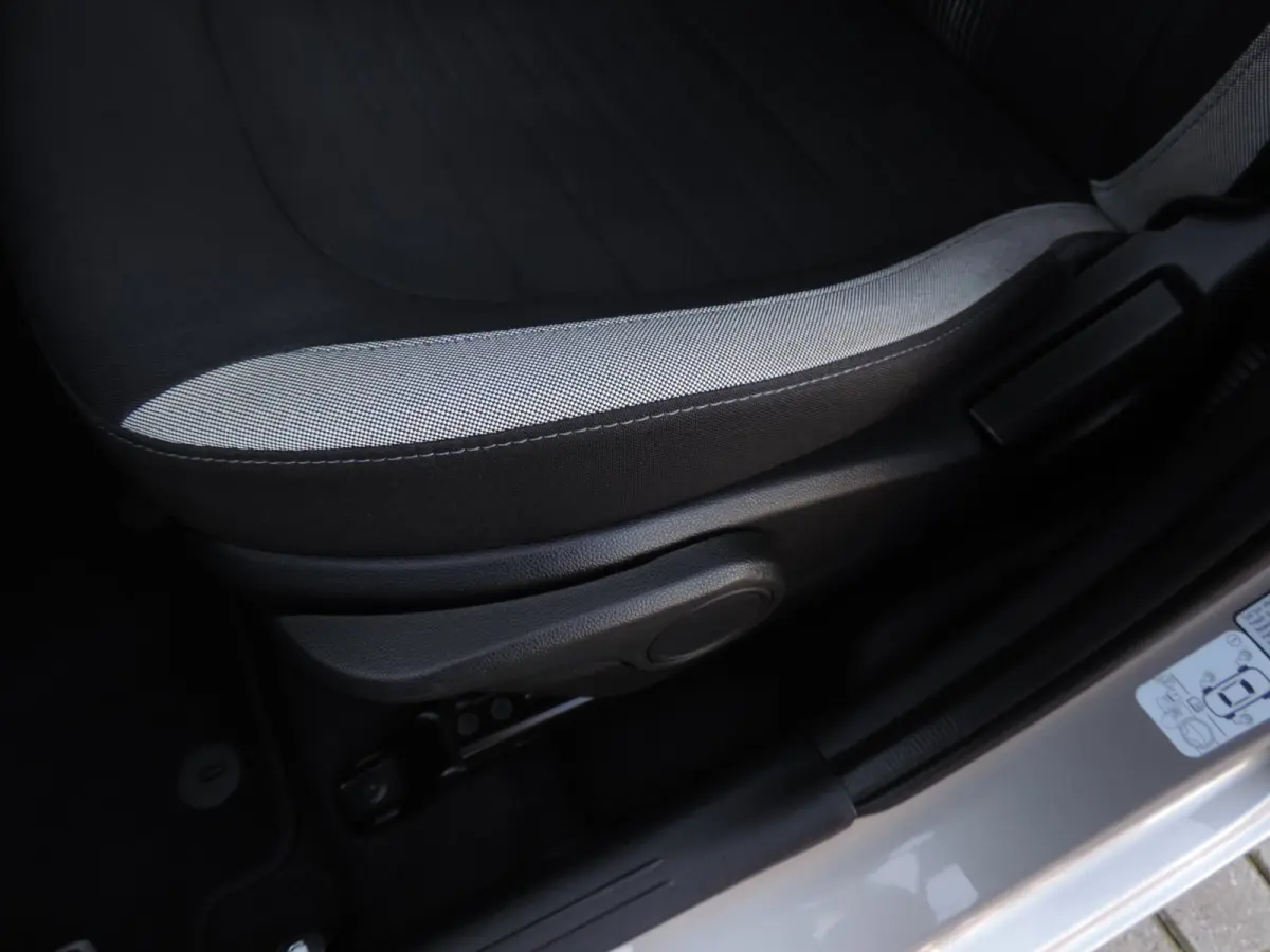 1.0 Comfort 35.000km | 1e Eig | Cruise contr | Bluetooth | DAB | CarPlay | Airco