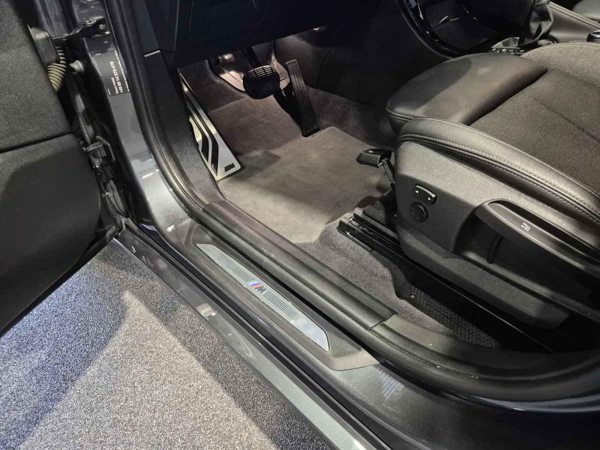 xDrive25e High Executive M-Sport | Panorama | 19" | HUD | Trekhaak | Camera | Stoelverwarming