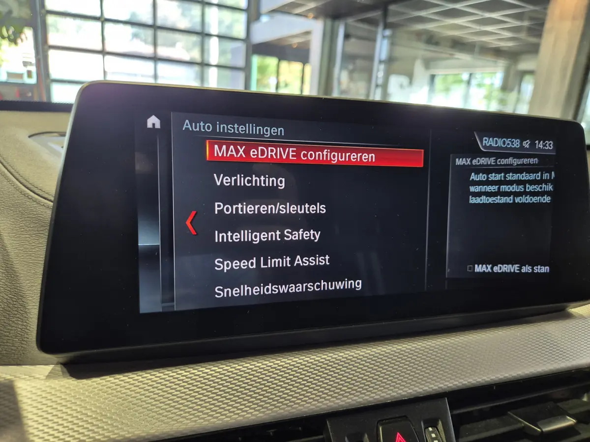 xDrive25e High Executive M-Sport | Panorama | 19" | HUD | Trekhaak | Camera | Stoelverwarming