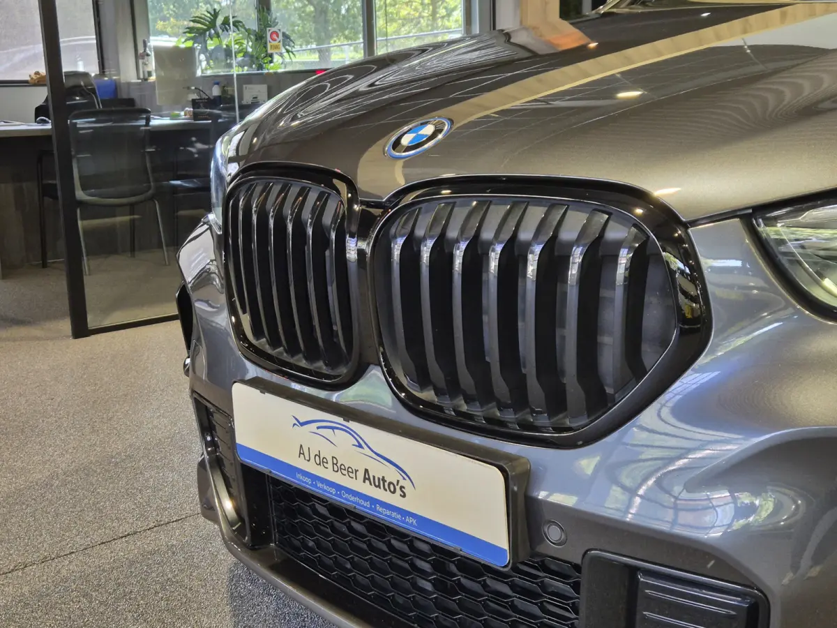 xDrive25e High Executive M-Sport | Panorama | 19" | HUD | Trekhaak | Camera | Stoelverwarming