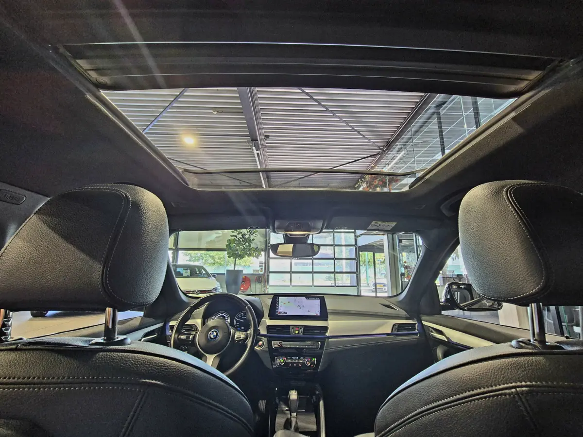 xDrive25e High Executive M-Sport | Panorama | 19" | HUD | Trekhaak | Camera | Stoelverwarming