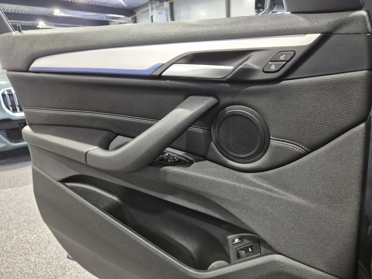xDrive25e High Executive M-Sport | Panorama | 19" | HUD | Trekhaak | Camera | Stoelverwarming